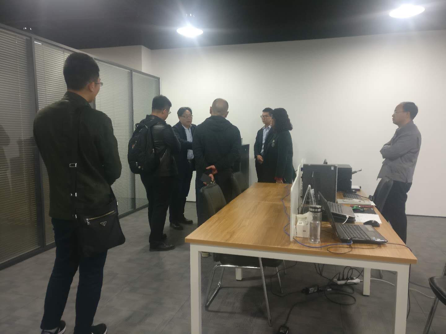 &#20247;&#24425;&#23448;&#32593;&#45;&#40;&#20013;&#22269;&#41;&#32929;&#20221;&#26377;&#38480;&#20844;&#21496;